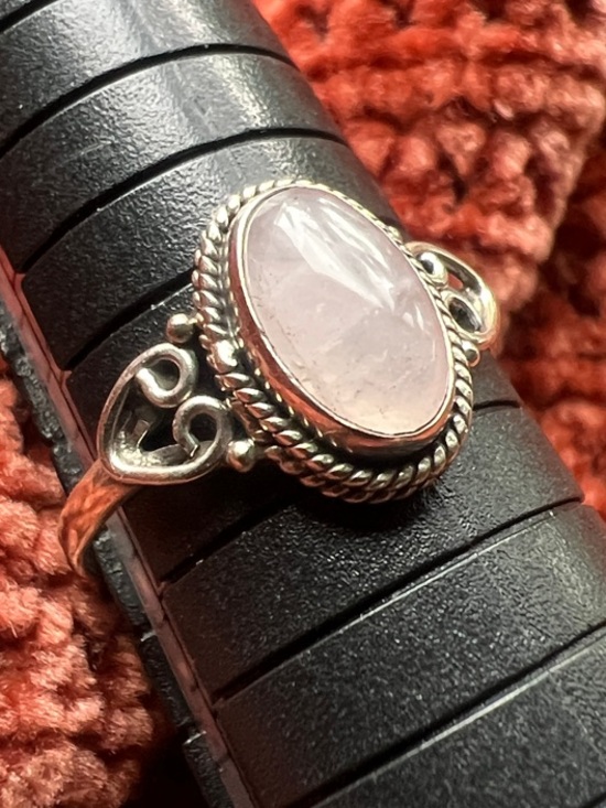 Jewelry - Sterling Silver Rose Quartz Oval Ring - Pink Gemstone